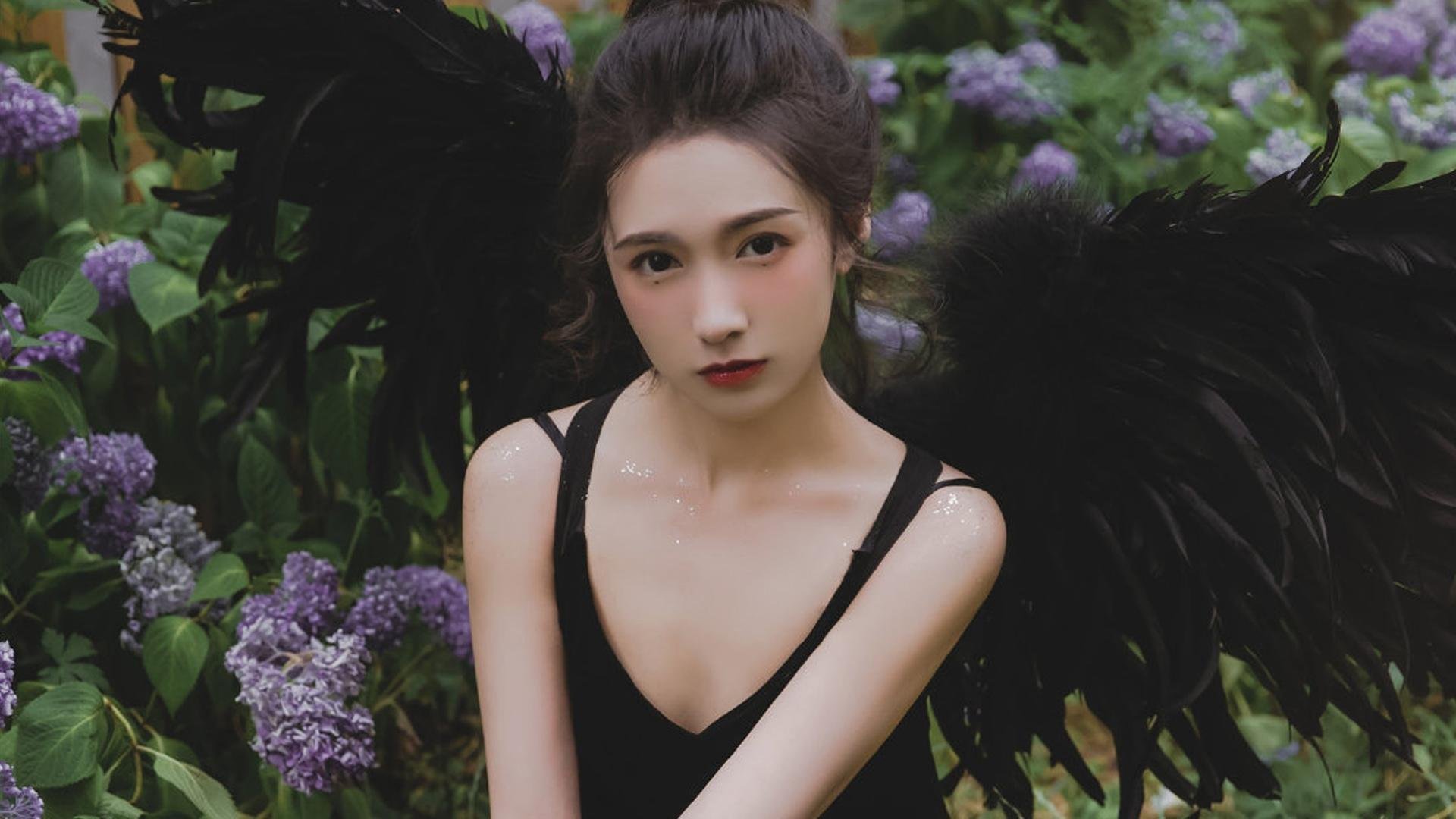 开云官方网站-法甲夜场比赛吸引大量球迷，现场气氛火爆，法甲的比赛