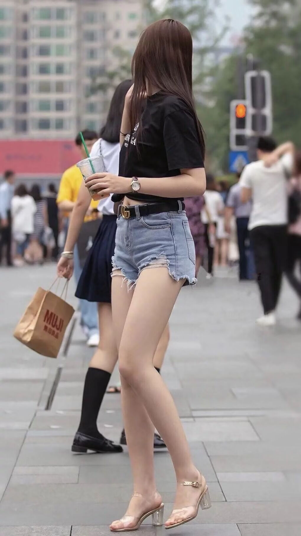 欧文再战篮球赛场，绿衫军豪取连胜，欧文在绿军打了几年